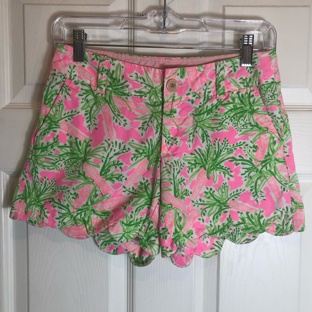 Lilly Pulitzer Buttercup Shorts with Scalloped Hem. Size 0